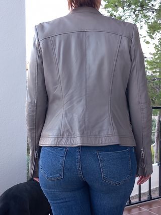 Chaqueta de mujer. Talla M. Vesuvia.