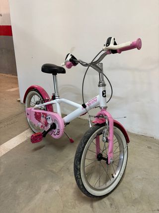 Bicicleta infantil Btwin rosa y blanca