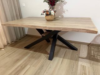 Mesa de comedor madera y metal