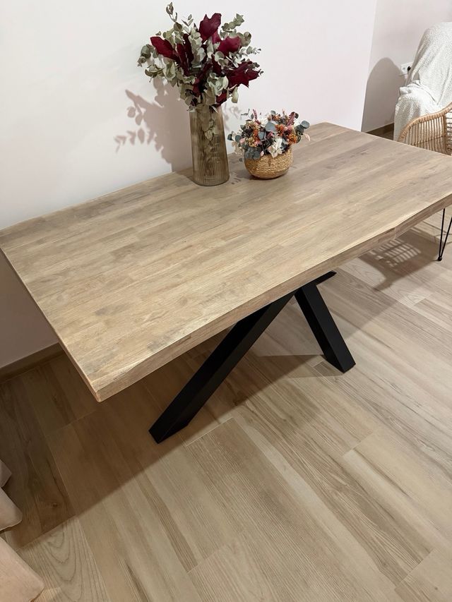 Mesa de comedor madera y metal