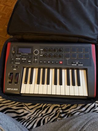 Novation Impulse 25 Teclado Controlador MIDI