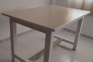 Mesa de comedor blanca