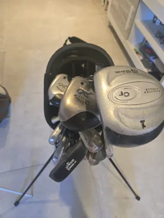 Bolsa de palos de golf con palos