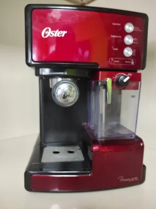 Cafetera Oster con espumador automático