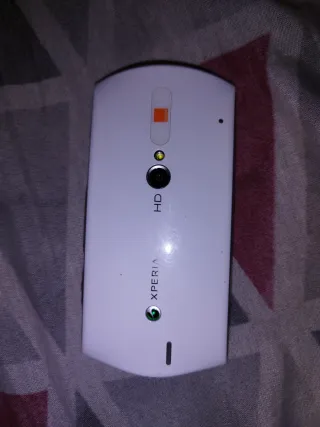 Sony Ericsson Xperia bianco