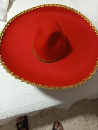 Sombrero Mexicano Rojo Dorado (solo 1 uso)