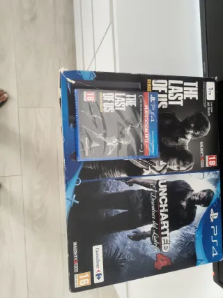 PlayStation 4 
PS4 Slim 1TB Negra con Caja