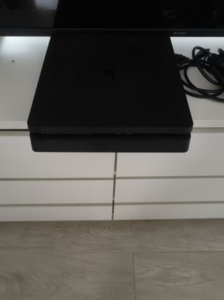 PlayStation 4 
PS4 Slim 1TB Negra con Caja