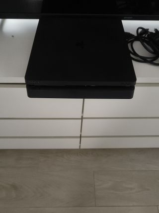 PlayStation 4 
PS4 Slim 1TB Negra con Caja