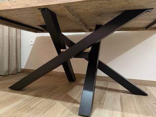 Mesa de comedor y 4 sillas de ratán