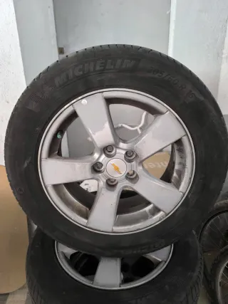 Llantas Chevrolet 16 5x105 con cubiertas Michelin 