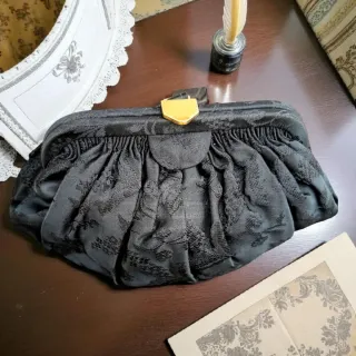 Bolso francés vintage de seda negra bordado a mano