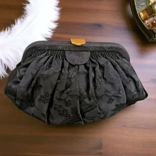 Bolso francés vintage de seda negra bordado a mano