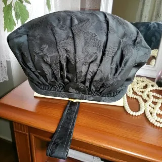 Bolso francés vintage de seda negra bordado a mano