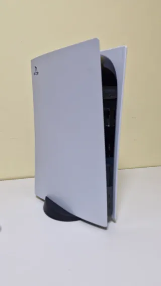Consola PS5 Blanca 1T  + Mando + Juego.