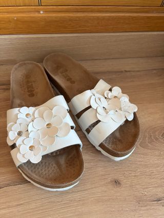 Sandalias blancas de piel talla 36