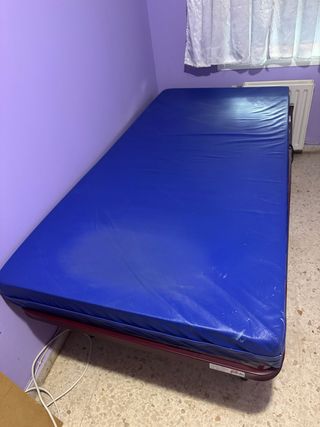 Cama articulada marrón , está como nueva 