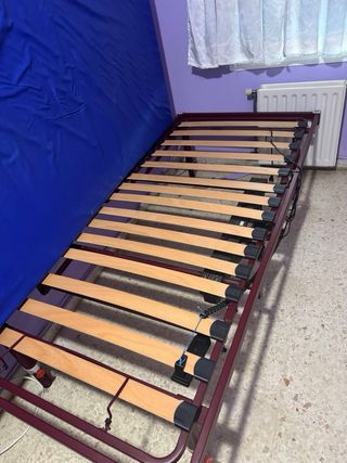 Cama articulada marrón , está como nueva 