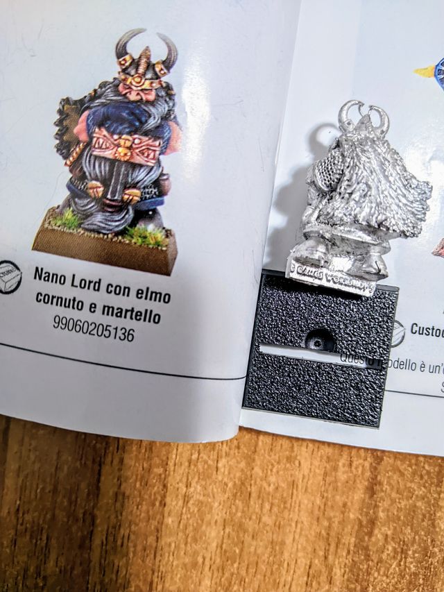 Dwarf Lord with Horned Helm and Hammer Warhammer