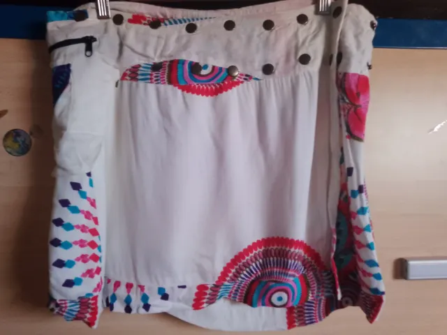 Minifalda ajustable con corchetes