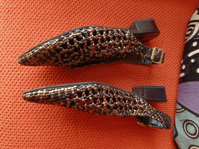 Zapatos planos rejilla slingback oro y negro