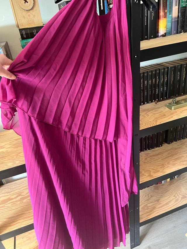 Vestido midi, con cuello halter, color arándano