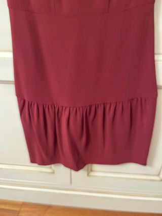 Vestido Pinko vino con volantes