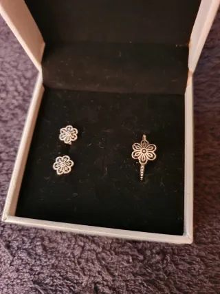 Conjunto Pandora Daisy Pendientes y Anillo Flor