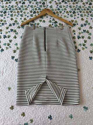 Falda midi con abertura trasera