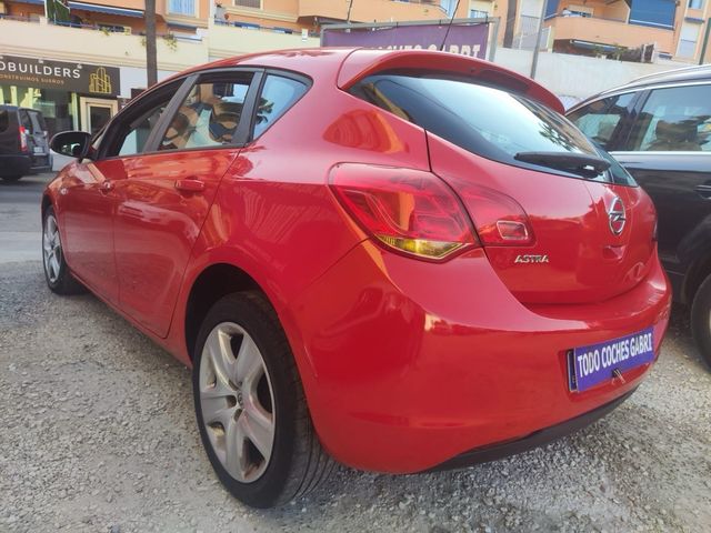 Opel Astra 2010