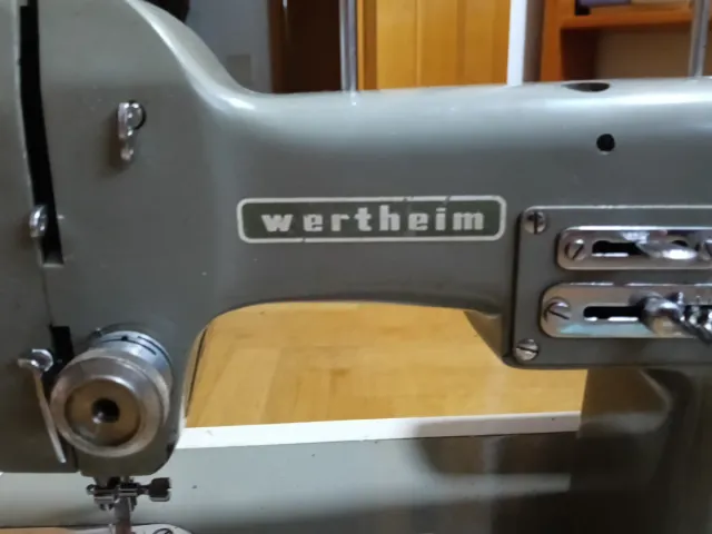Máquina de coser Wertheim