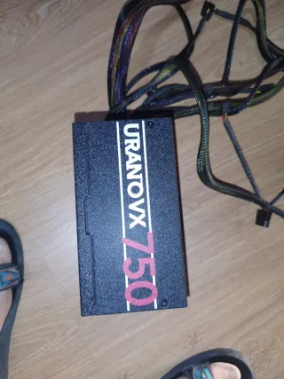 Fuente de Alimentación Urano VX750