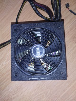 Fuente de Alimentación Urano VX750