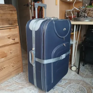 Maleta grande para viajar azul .