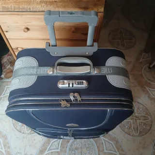 Maleta grande para viajar azul .