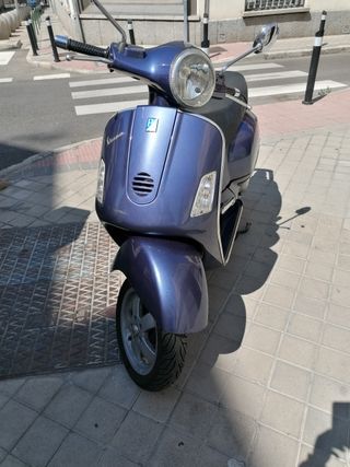 Vespa GranTurismo. 200 cc. azul reale Metálico