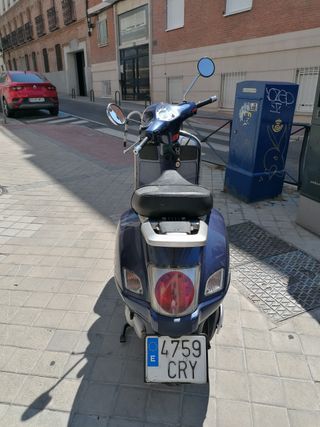 Vespa GranTurismo. 200 cc. azul reale Metálico