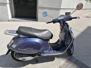 Vespa GranTurismo. 200 cc. azul reale Metálico