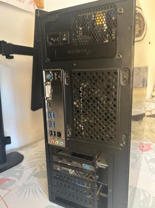 PC Gamer AMD Ryzen 5 + RX 580 