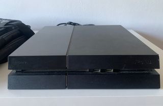 PS4 (PlayStation 4) Negra + Bolso