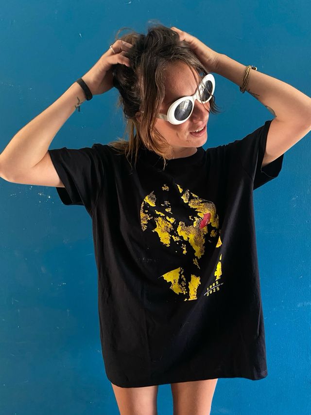 T-shirt nera con stampa grafica