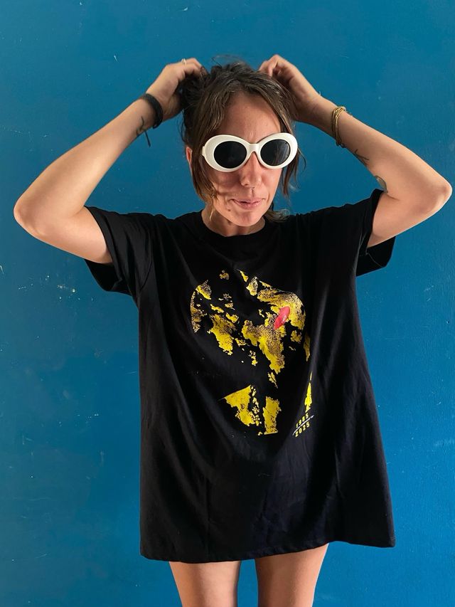 T-shirt nera con stampa grafica