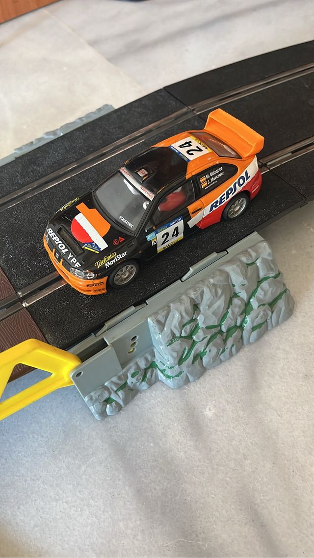 Coche Scalextric Repsol 24