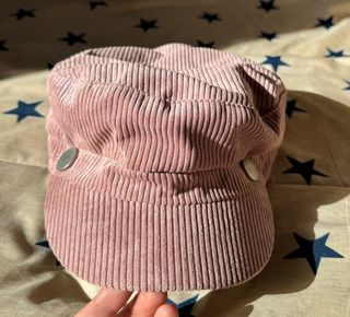 Gorra de pana rosa