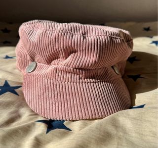 Gorra de pana rosa