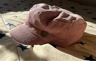 Gorra de pana rosa