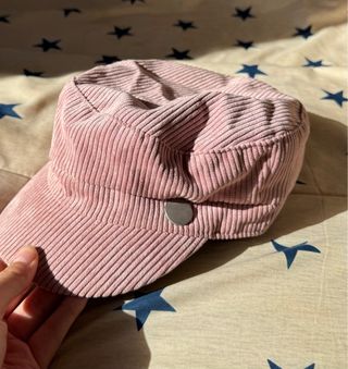 Gorra de pana rosa