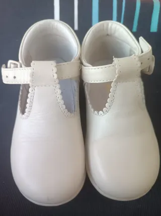 Sandalias blancas niña