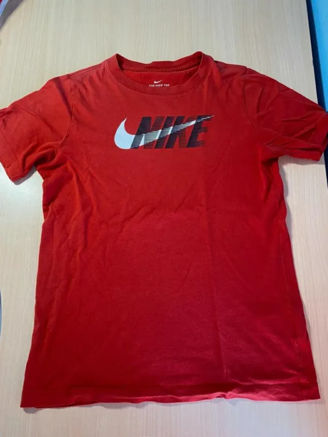 Camiseta Nike Roja Talla L de niño