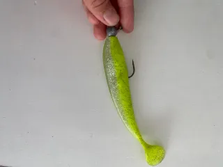 Señuelo pesca verde brillante
